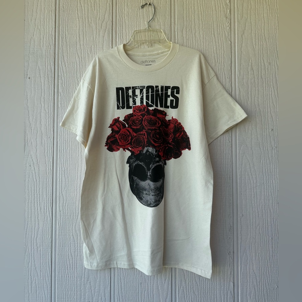 NWOT Deftones Graphic T-Shirt
